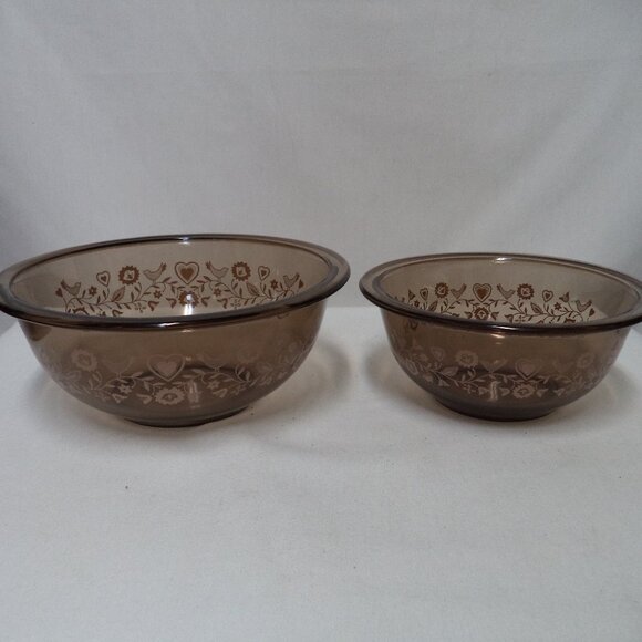 PYREX Friendship Birds Hearts Amber Brown Set 2 Nesting Mixing Bowls 322 and 323 - Picture 1 of 9